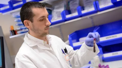 Favoriser le dépistage familial et le traitement précoce de l’hémochromatose, la maladie génétique la plus fréquente dans le Finistère.