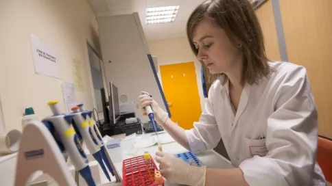 Améliorer le pronostic des patients atteints d’artérite à cellules géantes grâce à la création d’une filière de diagnostic rapide.
